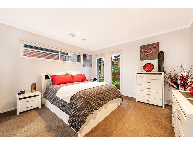 31 Sierra Walk, Cranbourne North VIC 3977