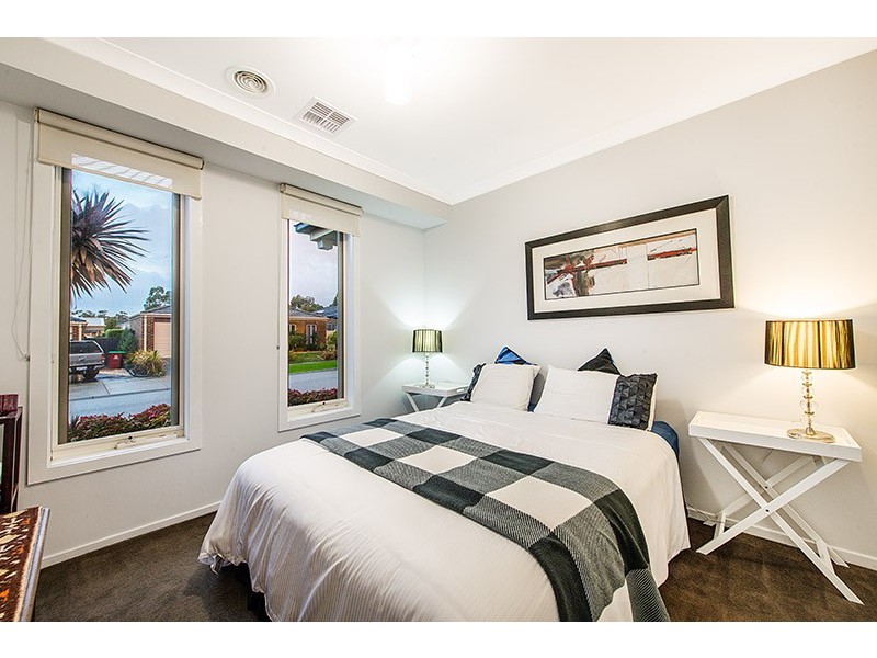 31 Sierra Walk, Cranbourne North VIC 3977