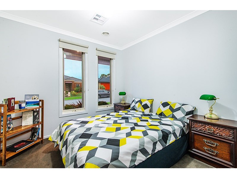 31 Sierra Walk, Cranbourne North VIC 3977