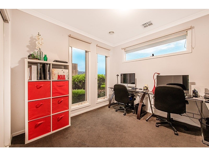 31 Sierra Walk, Cranbourne North VIC 3977