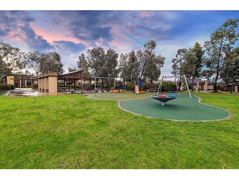 31 Sierra Walk, Cranbourne North VIC 3977