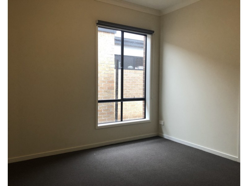 21 Michigan Road, Clyde VIC 3978