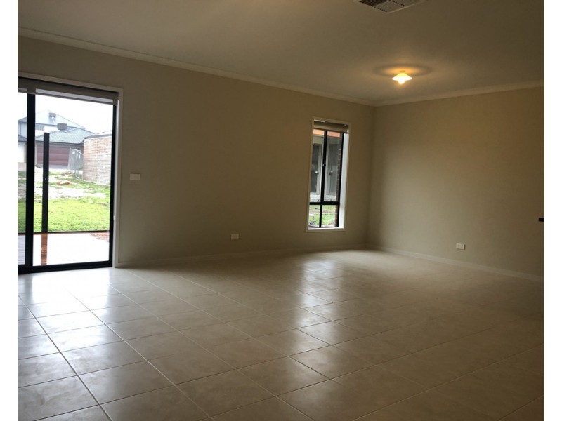 21 Michigan Road, Clyde VIC 3978