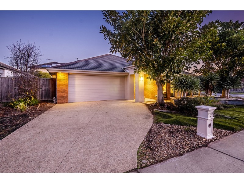 9 Brookwater Parade, Lyndhurst VIC 3975