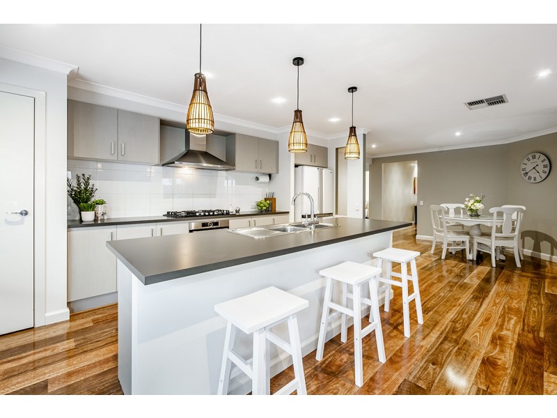 9 Brookwater Parade, Lyndhurst VIC 3975