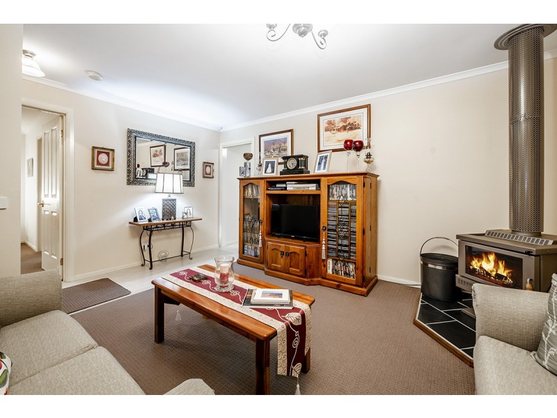 24 Jagger Circuit, Cranbourne East VIC 3977