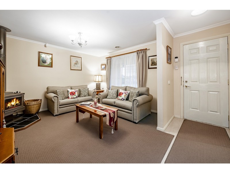 24 Jagger Circuit, Cranbourne East VIC 3977