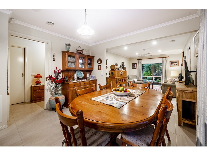 24 Jagger Circuit, Cranbourne East VIC 3977