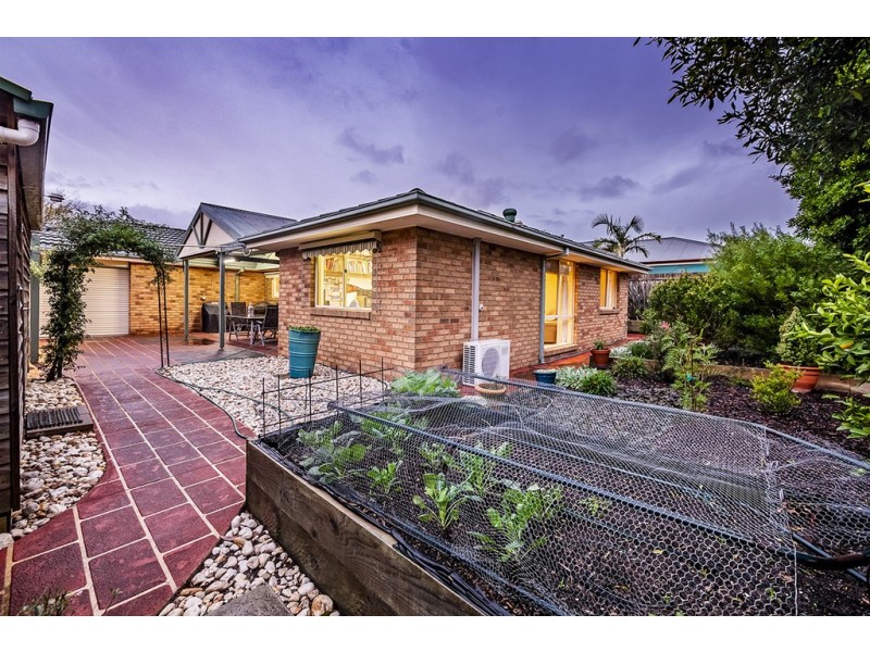 24 Jagger Circuit, Cranbourne East VIC 3977