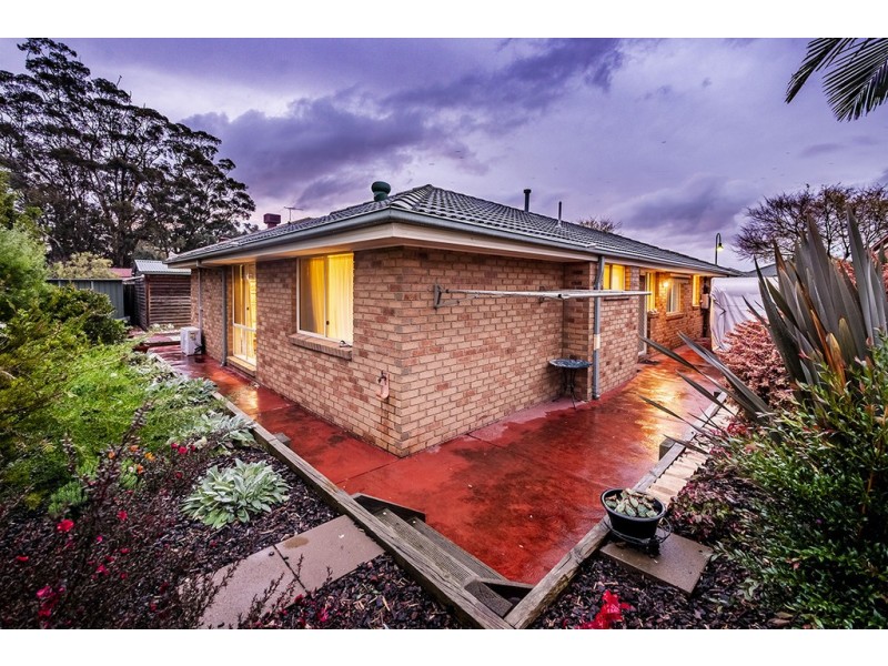 24 Jagger Circuit, Cranbourne East VIC 3977