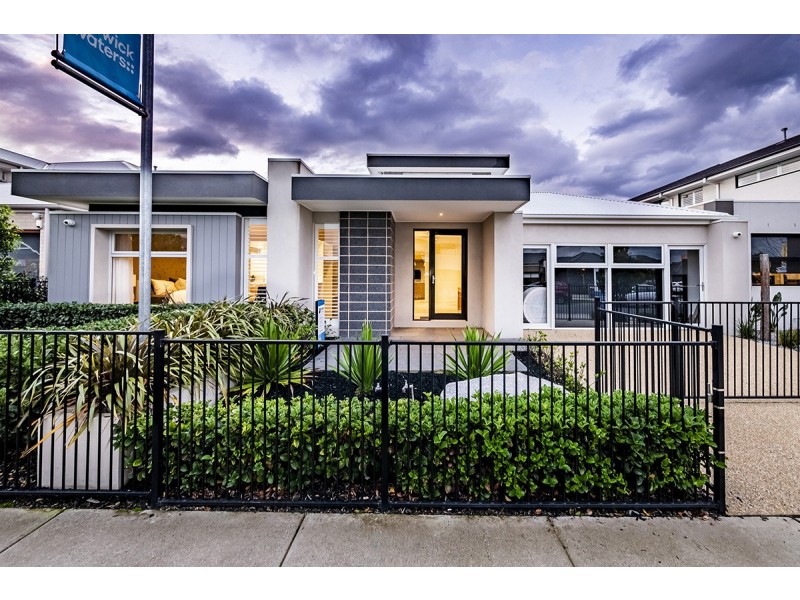 4 Tallrush Street, Clyde North VIC 3978