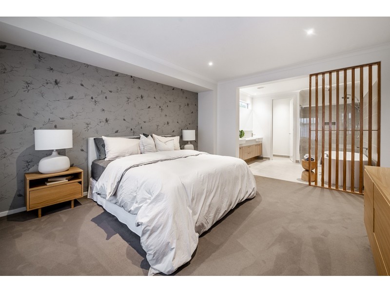 4 Tallrush Street, Clyde North VIC 3978