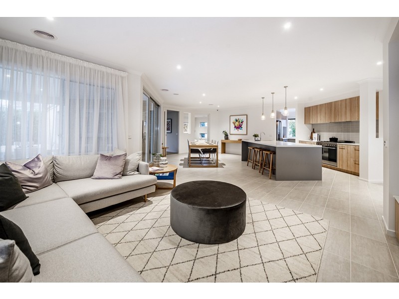 4 Tallrush Street, Clyde North VIC 3978