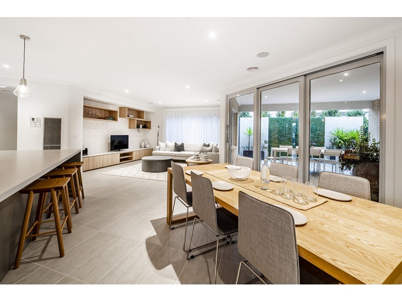 4 Tallrush Street, Clyde North VIC 3978