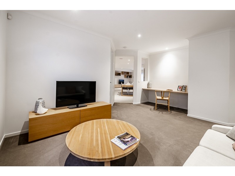 4 Tallrush Street, Clyde North VIC 3978