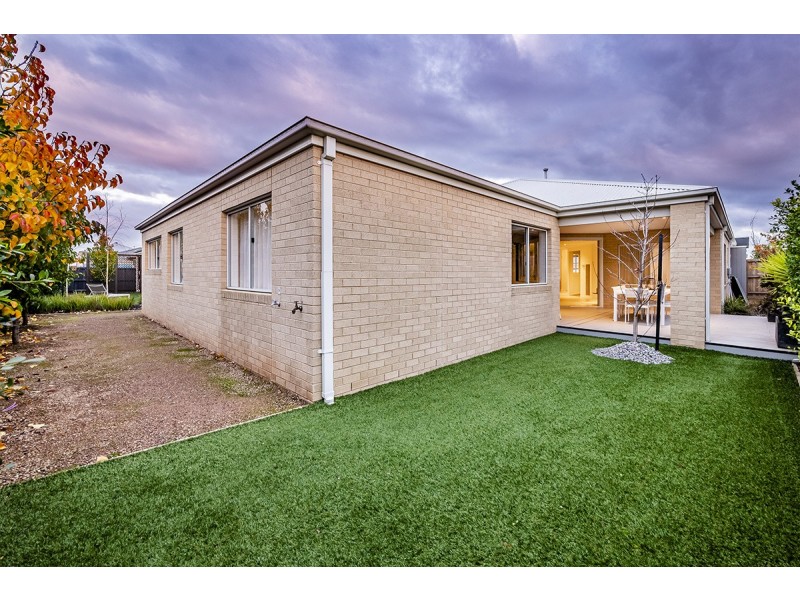 4 Tallrush Street, Clyde North VIC 3978
