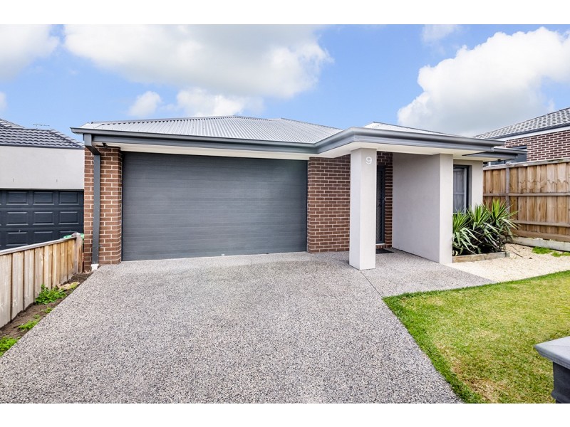 9 Bayview Road, Officer VIC 3809