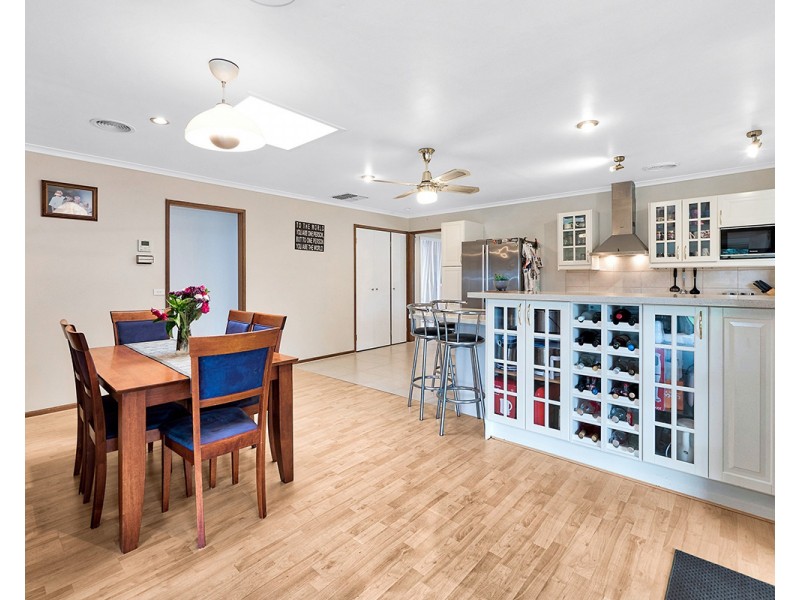 12 Hollyhock Court, Cranbourne North VIC 3977