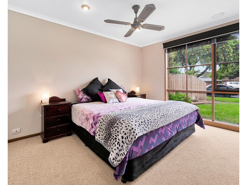 12 Hollyhock Court, Cranbourne North VIC 3977