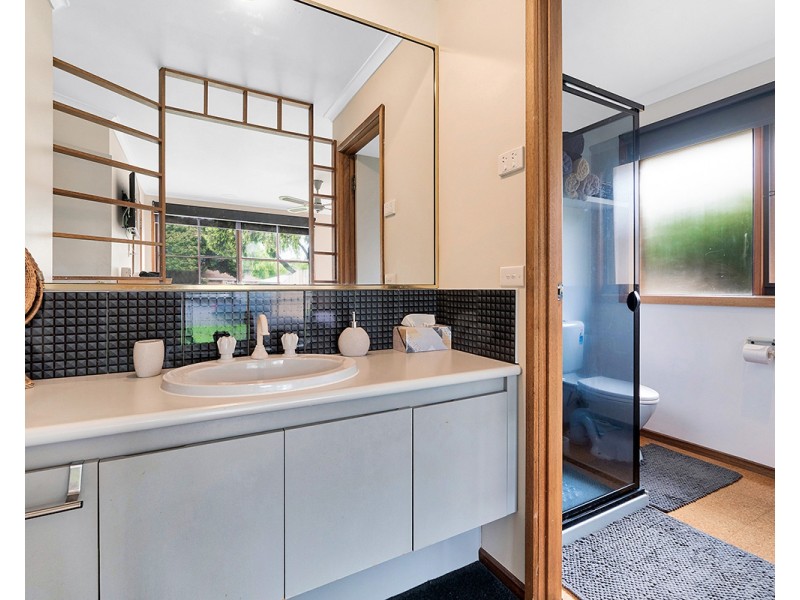 12 Hollyhock Court, Cranbourne North VIC 3977