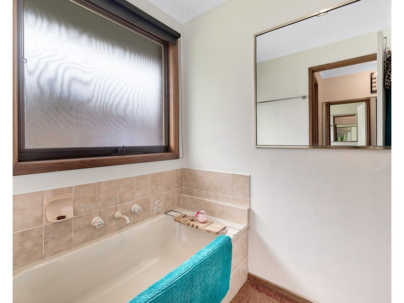 12 Hollyhock Court, Cranbourne North VIC 3977