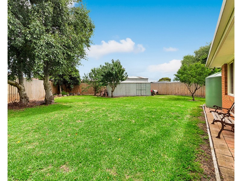 12 Hollyhock Court, Cranbourne North VIC 3977