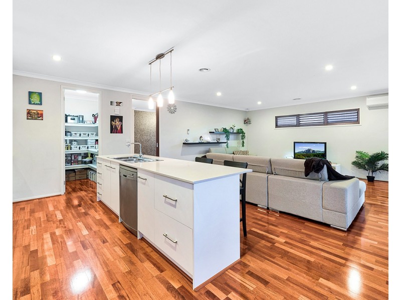 4 Blue Peppermint Court, Lyndhurst VIC 3975