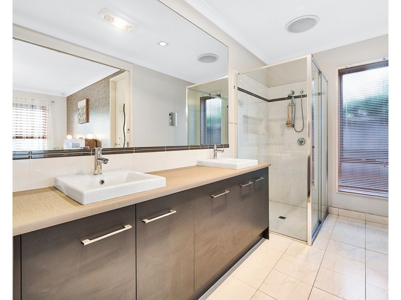 4 Blue Peppermint Court, Lyndhurst VIC 3975