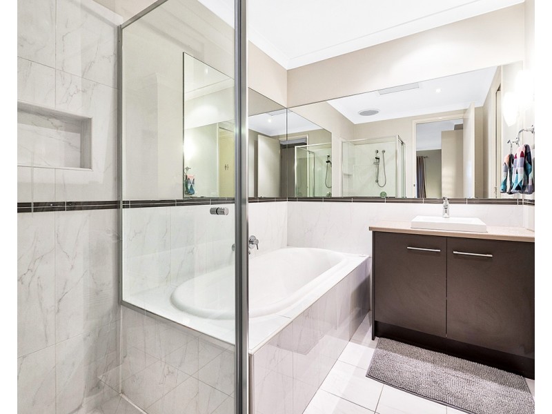 4 Blue Peppermint Court, Lyndhurst VIC 3975