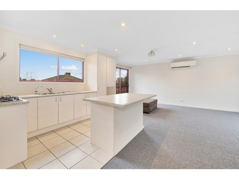 39 Lake View Drive, Narre Warren South VIC 3805