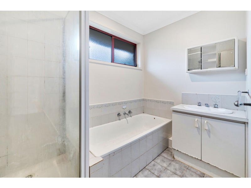 39 Lake View Drive, Narre Warren South VIC 3805
