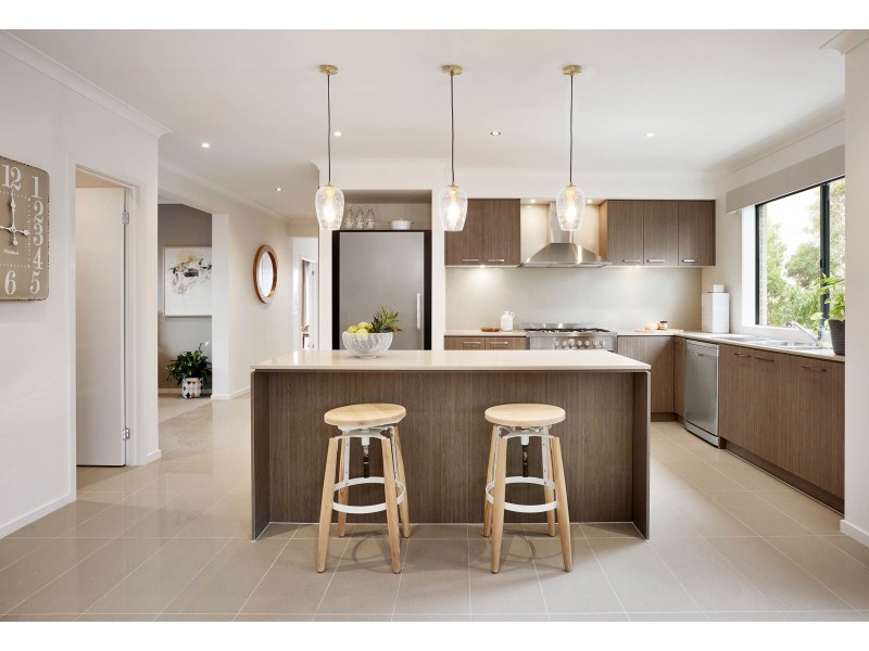 16 Welsh Crescent, Clyde North VIC 3978