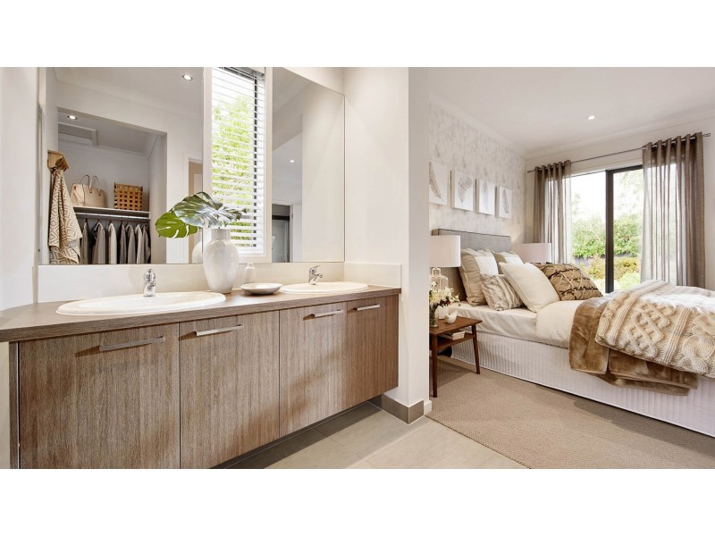 16 Welsh Crescent, Clyde North VIC 3978