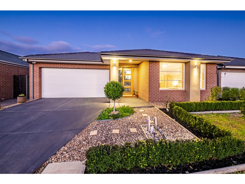 18 Anfield Road, Clyde North VIC 3978