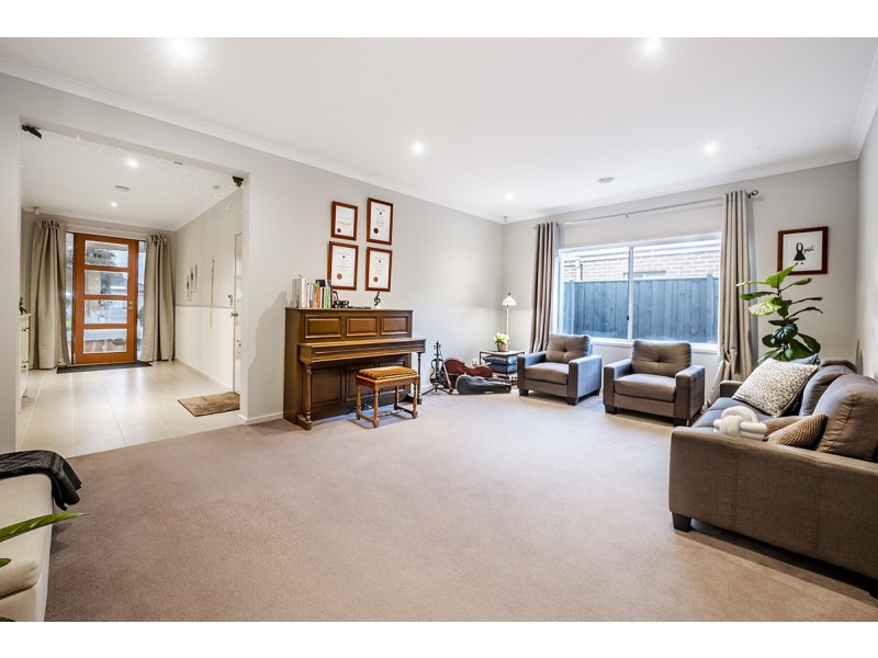 18 Anfield Road, Clyde North VIC 3978