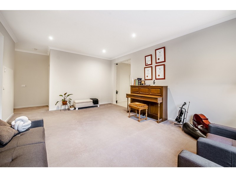 18 Anfield Road, Clyde North VIC 3978