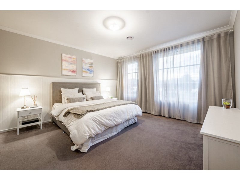 18 Anfield Road, Clyde North VIC 3978