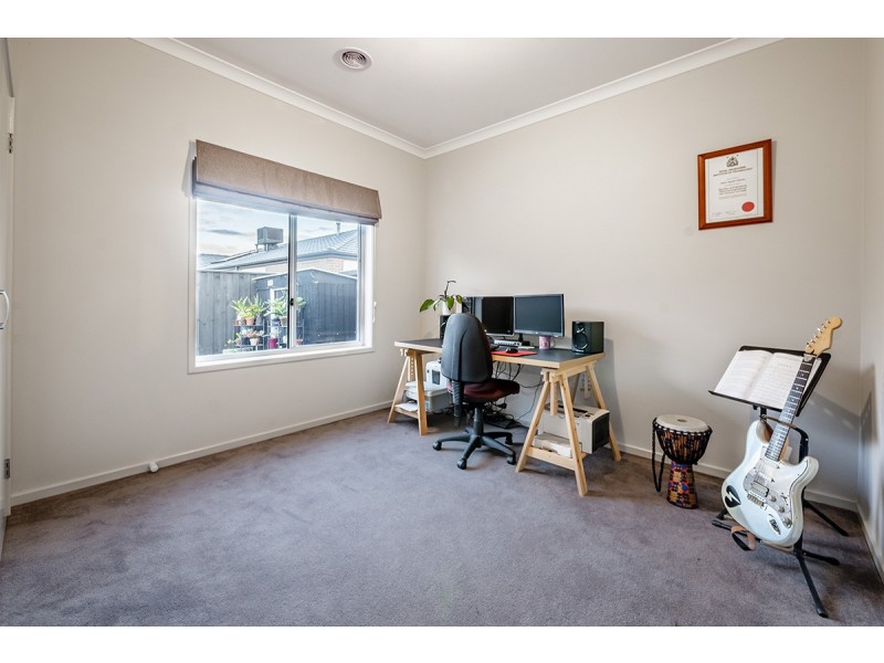 18 Anfield Road, Clyde North VIC 3978