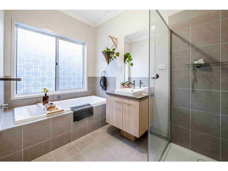 18 Anfield Road, Clyde North VIC 3978