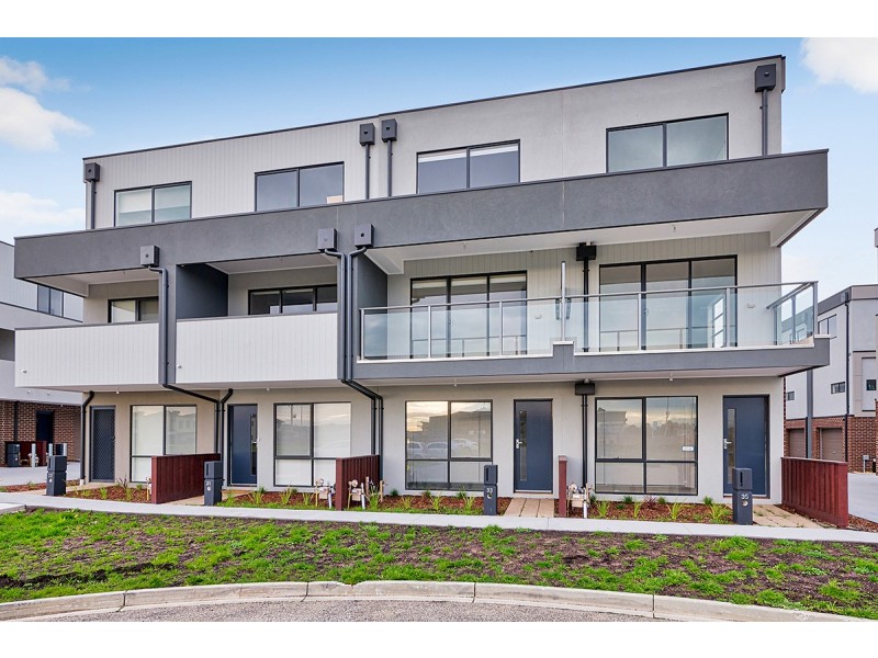 33 Bianca Court, Pakenham VIC 3810