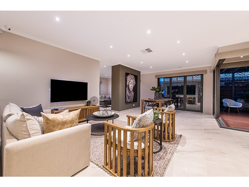 12 Moxham Drive, Clyde North VIC 3978