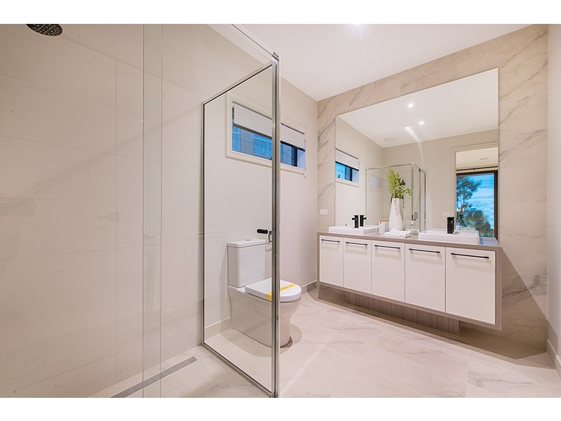 12 Moxham Drive, Clyde North VIC 3978