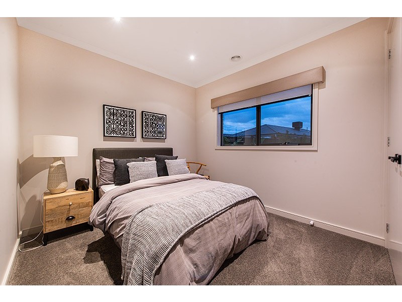 12 Moxham Drive, Clyde North VIC 3978