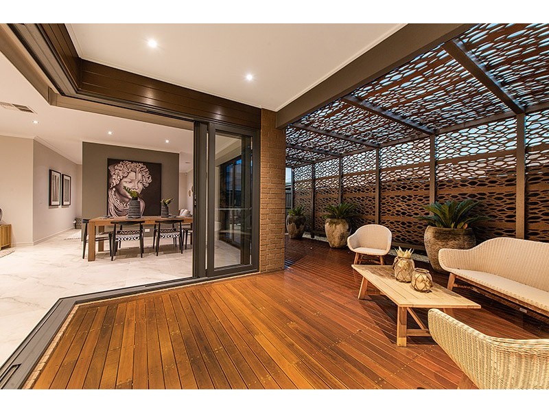 12 Moxham Drive, Clyde North VIC 3978