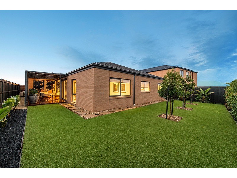 12 Moxham Drive, Clyde North VIC 3978