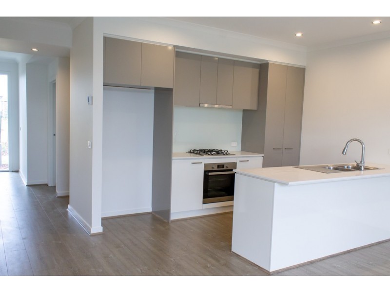 17 Kissena Walk, Point Cook VIC 3030