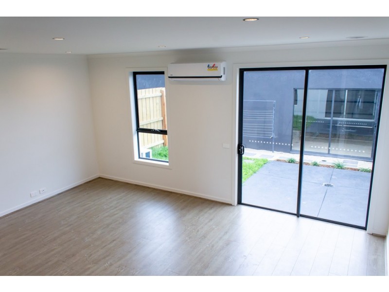 17 Kissena Walk, Point Cook VIC 3030