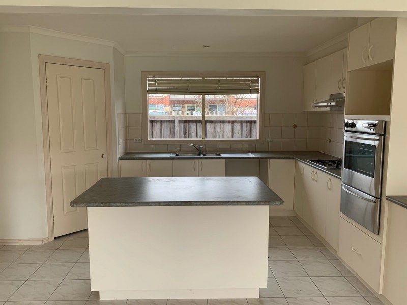 10 Brindalee Place, Cranbourne East VIC 3977