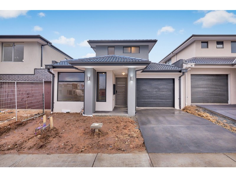 3 Moroak Crescent, Clyde North VIC 3978