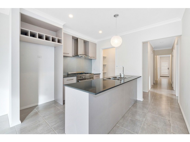 3 Moroak Crescent, Clyde North VIC 3978